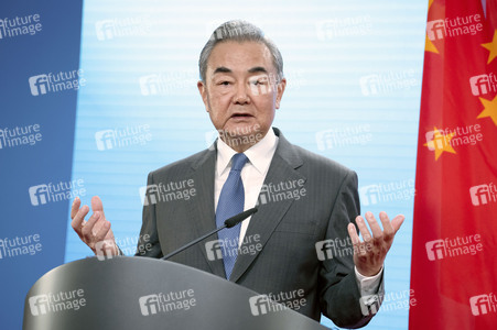Pressekonferenz des chinesischen Außenministers und des deutschen Außenministers in Berlin