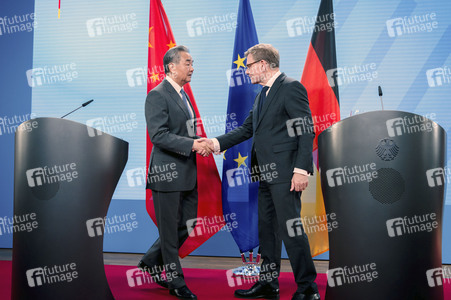 Pressekonferenz des chinesischen Außenministers und des deutschen Außenministers in Berlin