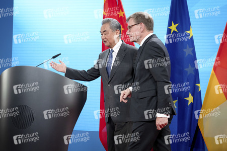 Pressekonferenz des chinesischen Außenministers und des deutschen Außenministers in Berlin