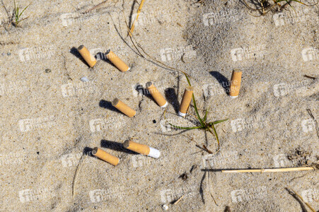Symbolfoto Rauchverbot am Strand