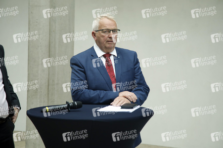 Pressekonferenz von Carsten Schneider mit Manuela Schwesig und Till Backhaus in Berlin