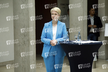 Pressekonferenz von Carsten Schneider mit Manuela Schwesig und Till Backhaus in Berlin