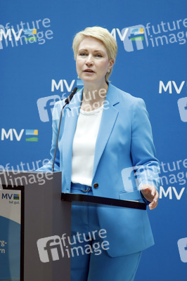 Pressekonferenz von Carsten Schneider mit Manuela Schwesig und Till Backhaus in Berlin