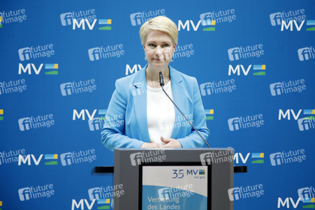 Pressekonferenz von Carsten Schneider mit Manuela Schwesig und Till Backhaus in Berlin