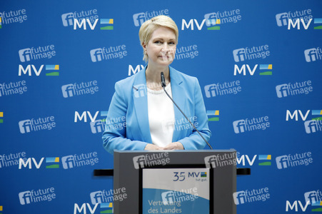 Pressekonferenz von Carsten Schneider mit Manuela Schwesig und Till Backhaus in Berlin