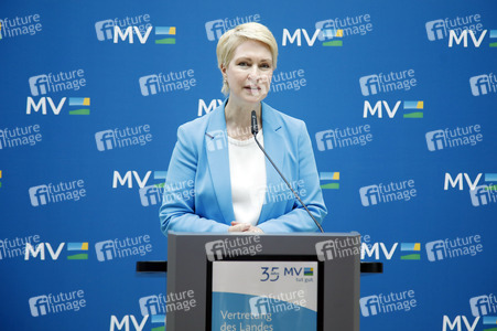 Pressekonferenz von Carsten Schneider mit Manuela Schwesig und Till Backhaus in Berlin