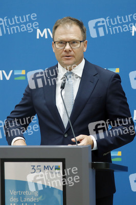 Pressekonferenz von Carsten Schneider mit Manuela Schwesig und Till Backhaus in Berlin