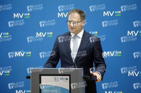 Pressekonferenz von Carsten Schneider mit Manuela Schwesig und Till Backhaus in Berlin