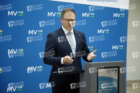 Pressekonferenz von Carsten Schneider mit Manuela Schwesig und Till Backhaus in Berlin