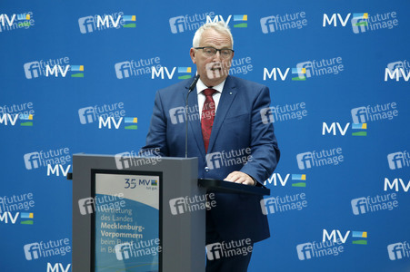 Pressekonferenz von Carsten Schneider mit Manuela Schwesig und Till Backhaus in Berlin