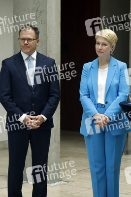 Pressekonferenz von Carsten Schneider mit Manuela Schwesig und Till Backhaus in Berlin