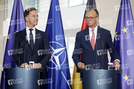 Empfang des NATO-Generalsekretärs in Berlin