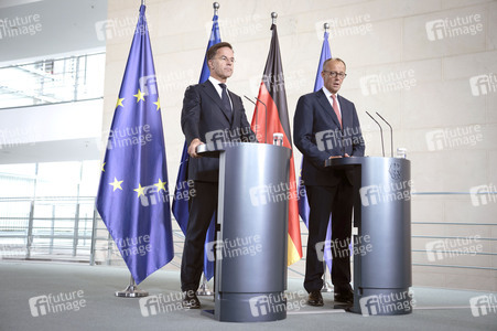 Empfang des NATO-Generalsekretärs in Berlin