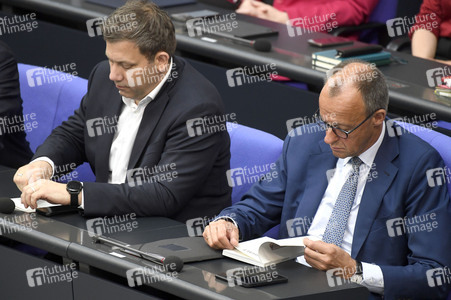 19 Sitzung des Deutschen Bundestages in Berlin