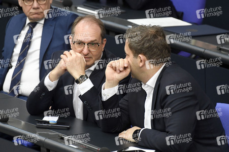 19 Sitzung des Deutschen Bundestages in Berlin