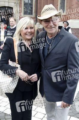 Öffentliche Gedenkfeier für Carlo von Tiedemann in Hamburg