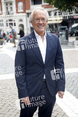 Öffentliche Gedenkfeier für Carlo von Tiedemann in Hamburg