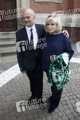 Öffentliche Gedenkfeier für Carlo von Tiedemann in Hamburg