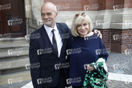 Öffentliche Gedenkfeier für Carlo von Tiedemann in Hamburg