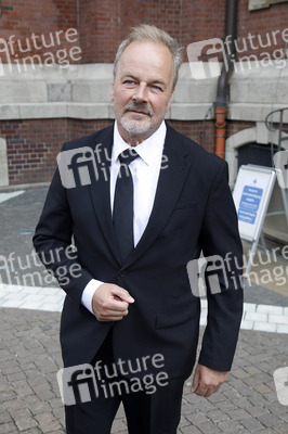 Öffentliche Gedenkfeier für Carlo von Tiedemann in Hamburg