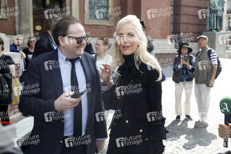 Öffentliche Gedenkfeier für Carlo von Tiedemann in Hamburg