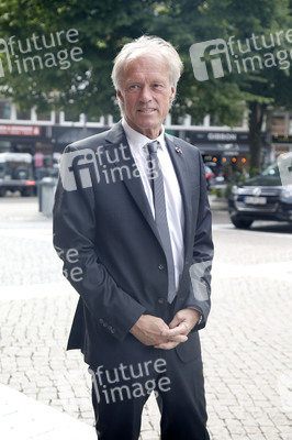 Öffentliche Gedenkfeier für Carlo von Tiedemann in Hamburg