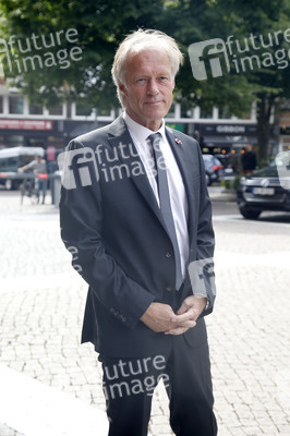 Öffentliche Gedenkfeier für Carlo von Tiedemann in Hamburg