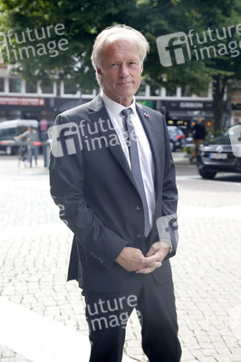 Öffentliche Gedenkfeier für Carlo von Tiedemann in Hamburg