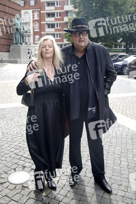 Öffentliche Gedenkfeier für Carlo von Tiedemann in Hamburg