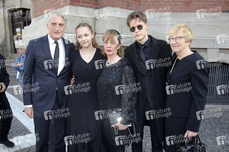 Öffentliche Gedenkfeier für Carlo von Tiedemann in Hamburg