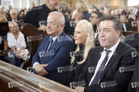 Öffentliche Gedenkfeier für Carlo von Tiedemann in Hamburg