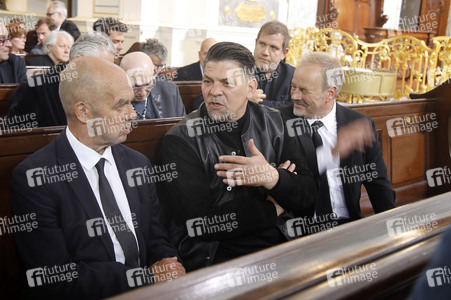 Öffentliche Gedenkfeier für Carlo von Tiedemann in Hamburg