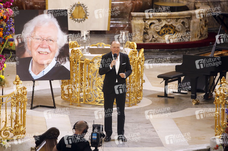 Öffentliche Gedenkfeier für Carlo von Tiedemann in Hamburg