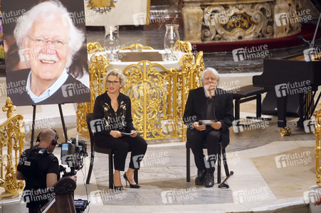 Öffentliche Gedenkfeier für Carlo von Tiedemann in Hamburg