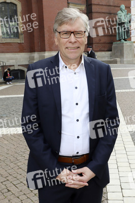 Öffentliche Gedenkfeier für Carlo von Tiedemann in Hamburg