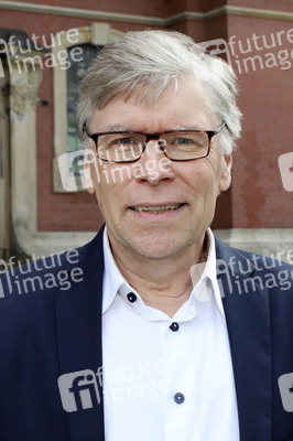 Öffentliche Gedenkfeier für Carlo von Tiedemann in Hamburg