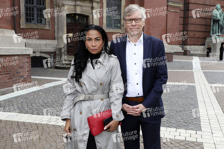 Öffentliche Gedenkfeier für Carlo von Tiedemann in Hamburg