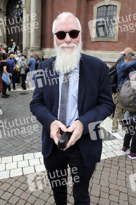 Öffentliche Gedenkfeier für Carlo von Tiedemann in Hamburg