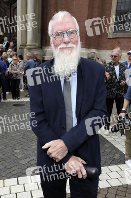 Öffentliche Gedenkfeier für Carlo von Tiedemann in Hamburg