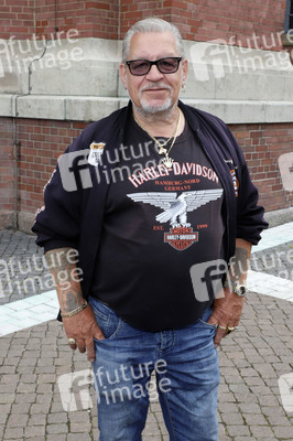 Öffentliche Gedenkfeier für Carlo von Tiedemann in Hamburg