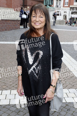 Öffentliche Gedenkfeier für Carlo von Tiedemann in Hamburg