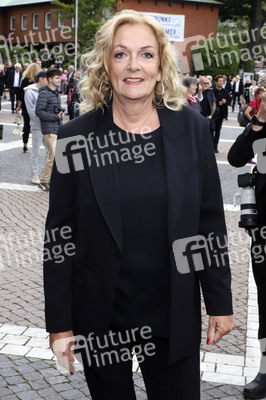 Öffentliche Gedenkfeier für Carlo von Tiedemann in Hamburg