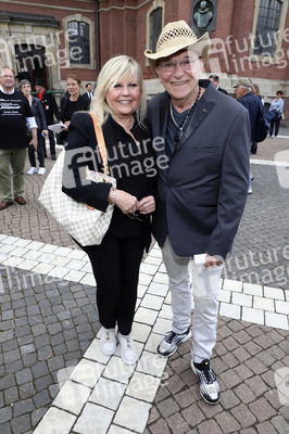 Öffentliche Gedenkfeier für Carlo von Tiedemann in Hamburg