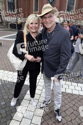 Öffentliche Gedenkfeier für Carlo von Tiedemann in Hamburg