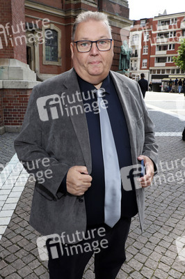 Öffentliche Gedenkfeier für Carlo von Tiedemann in Hamburg