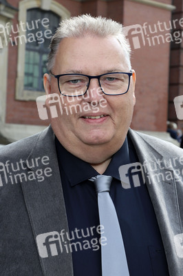 Öffentliche Gedenkfeier für Carlo von Tiedemann in Hamburg