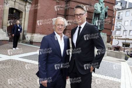 Öffentliche Gedenkfeier für Carlo von Tiedemann in Hamburg