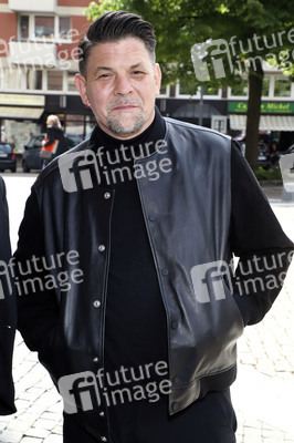 Öffentliche Gedenkfeier für Carlo von Tiedemann in Hamburg