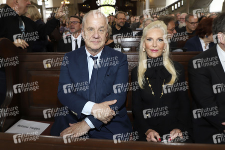 Öffentliche Gedenkfeier für Carlo von Tiedemann in Hamburg