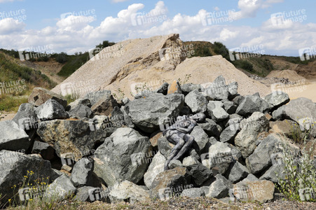 NATURE ART: Black Stones Bodypainting